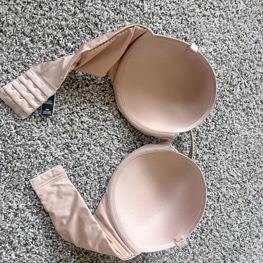 Victoria’s Secret tan bra size 36D.